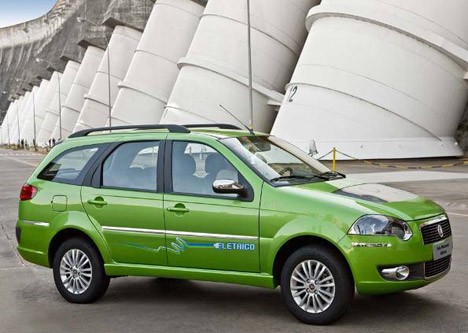 Fiat Palio Electrico (Brazil). Electric Range (autonomy): 85 miles (135 kilometers). Speed: 60 MPH. Price about 70 000 dollars USD. Info and photo by electriccarphotos.com