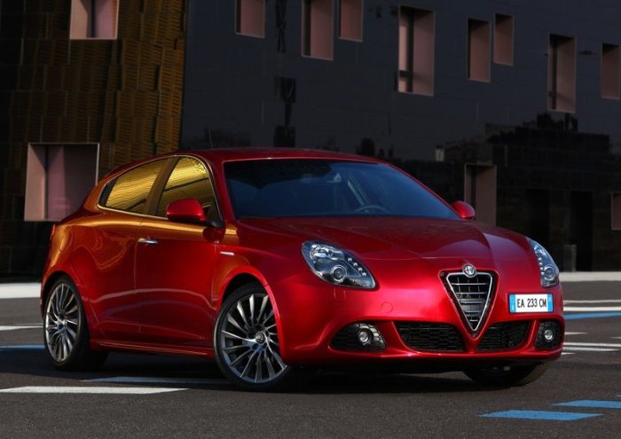 The Giulietta struggles to survive European crisis, despite the lack of more bodytype options and increasing competition (new Golf, A3, 1-Series, DS4). 