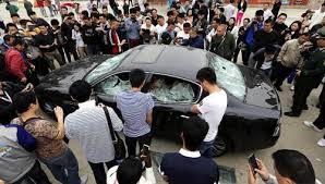 Chinese destroys its Maserati Quattroporte