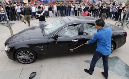 Chinese destroys its Maserati