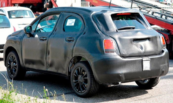 The car should be officialy revealed some days before the Paris auto show. 