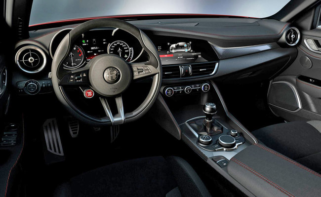 Alfa Romeo Giulia Quadrifoglio interior